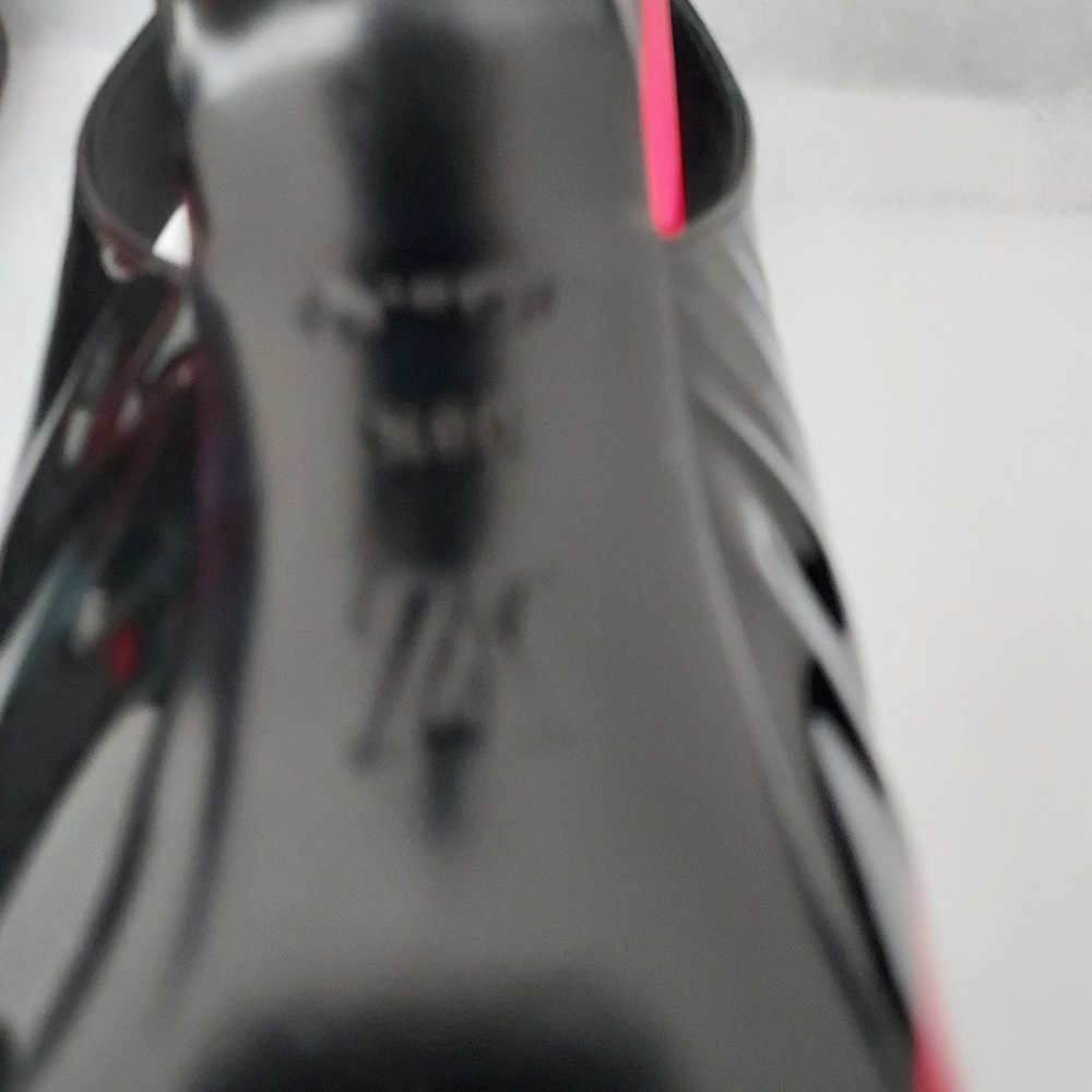 Louis Vuitton sling back patent leather black and fuschia pumps - Picture 12 of 12